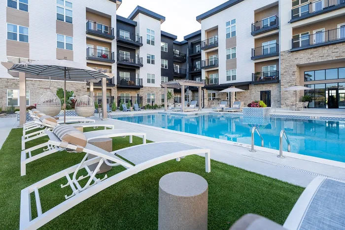 Noble | Outdoor Pool