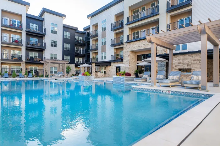 Noble | Outdoor Pool