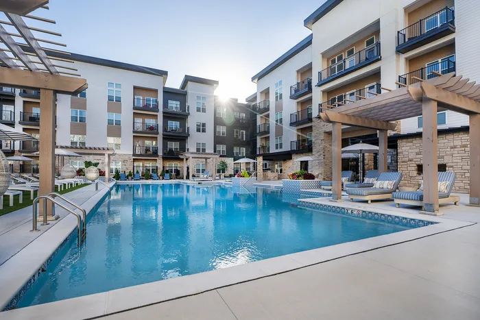 Noble | Outdoor Pool