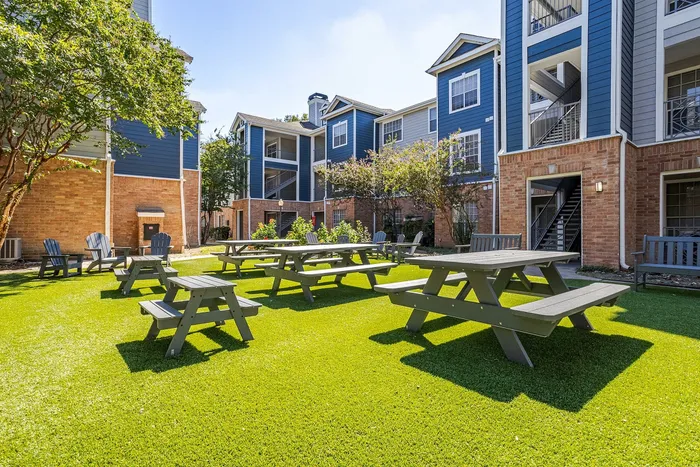 Outdoor picnic area at Gramercy Park, a pet-friendly apartment community in the Westchase neighborhood of Houston, Texas