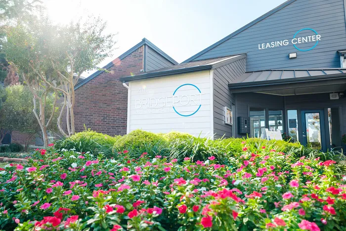 Outdoor Leasing Office