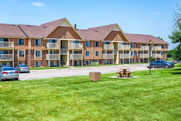 Ellyn Crossing Exterior