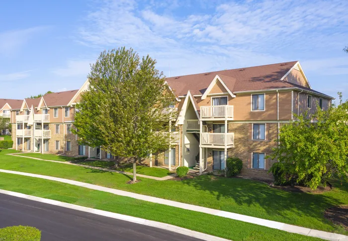 Ellyn Crossing Exterior