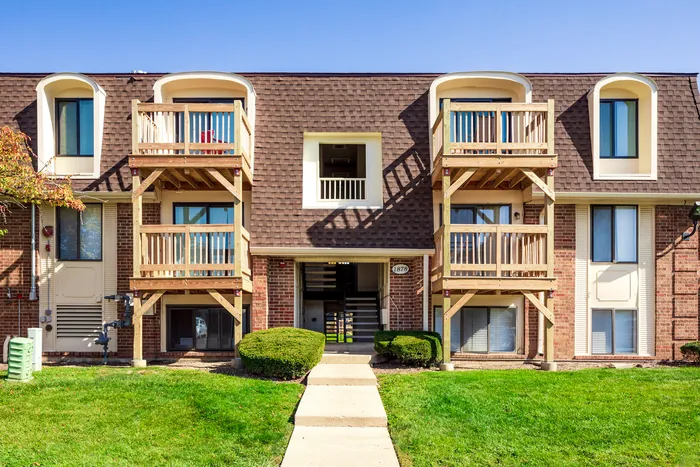 Ellyn Crossing Exterior