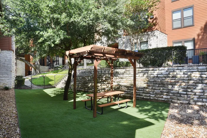 Saratoga Ridge Apartments Picnic Table