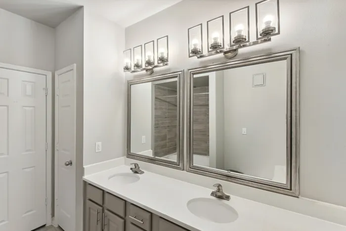 Saratoga Ridge Apartments Bathroom