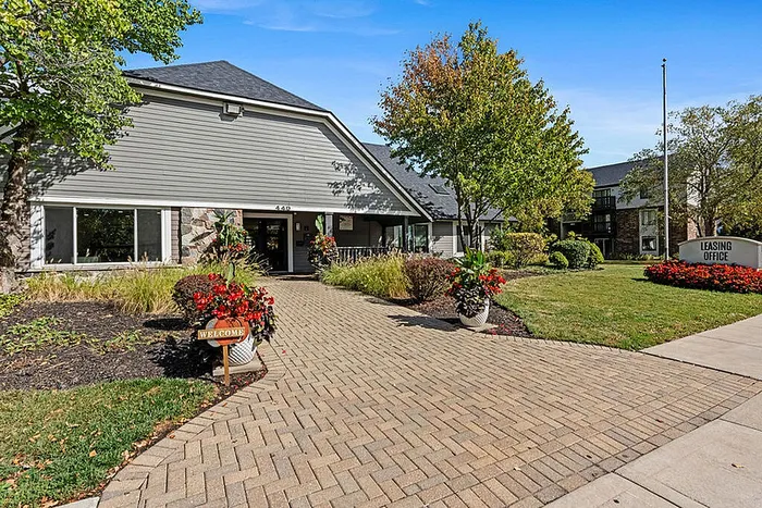 Ellyn Crossing Community