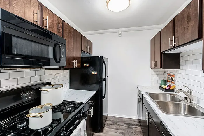 Ellyn Crossing Kitchen