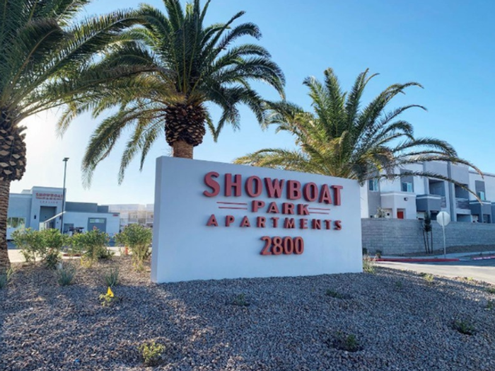 Showboat Sign