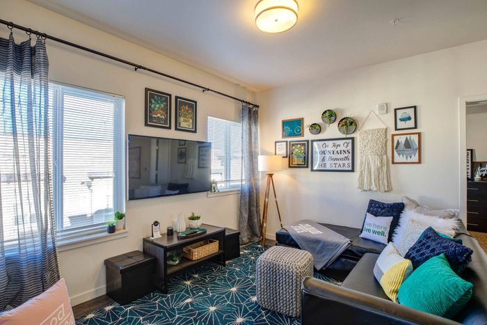Model Unit Living Room