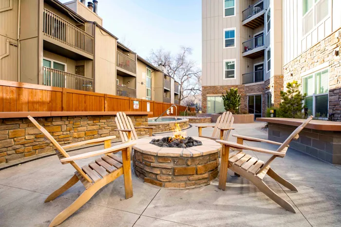 Outdoor Lounge & Firepit