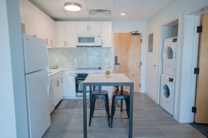 Full Kitchen + Laundry
