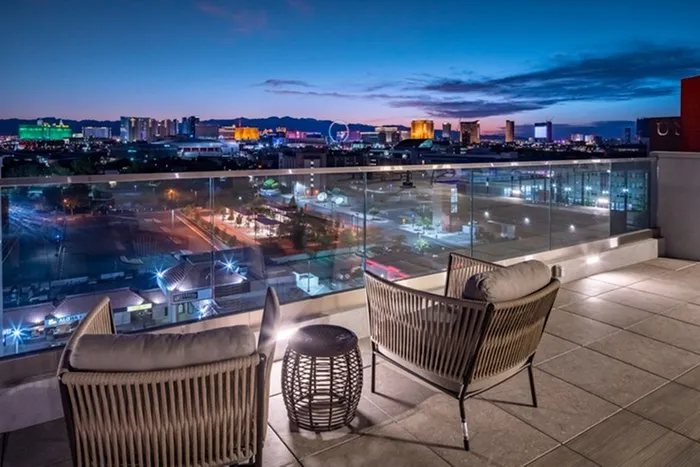 7Rooftop Pool and Spa