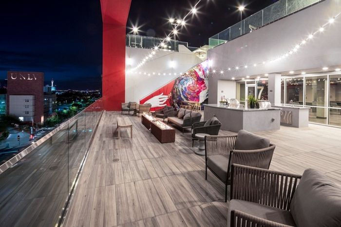 7th Floor Open-Air Deck w/ Lounge, Fire Pits & BBQ Grills