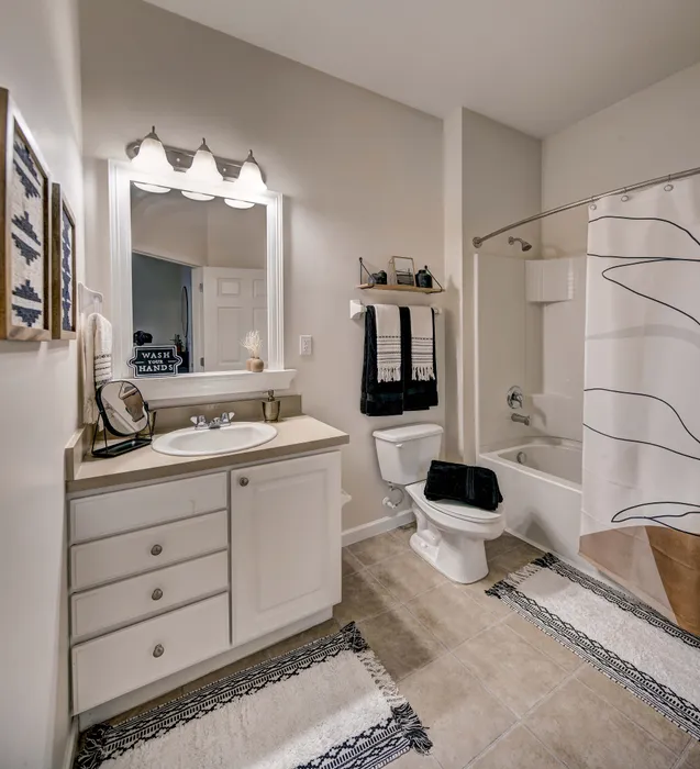563 Bathroom 1