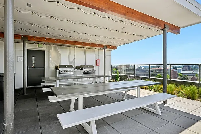 outdoor picnic tables