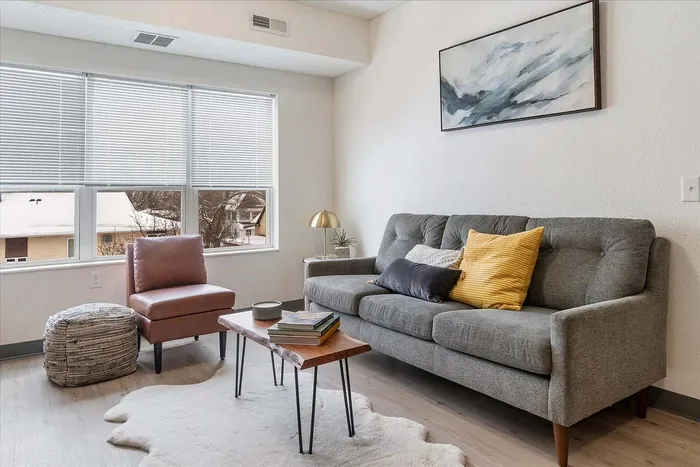 Cloud on Fifth - Cozy Living Room