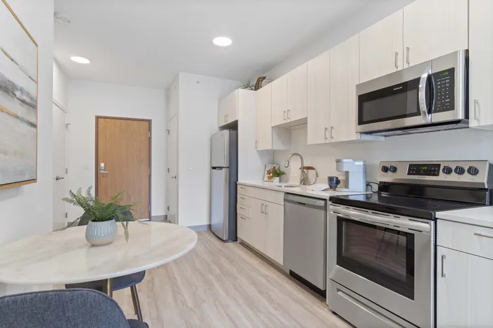 Cloud on Fifth - Modern Kitchen
