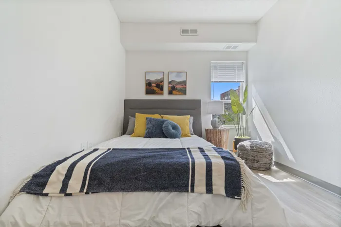 Cloud on Fifth - Cozy Bedroom