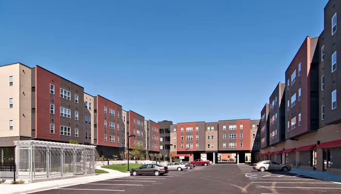 Cloud on Fifth - Modern Apartments