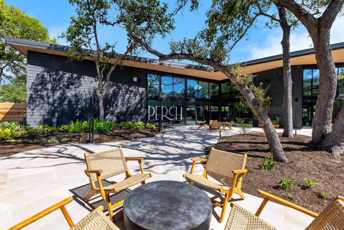 Landscaped outdoor courtyard with resident seating at Perch Apartments in Austin, TX.