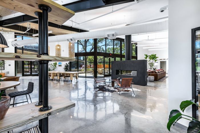 Resident lounge with comfortable seating at Perch Apartments in South Austin.