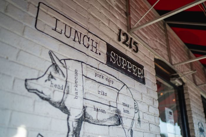 Lunch supper place