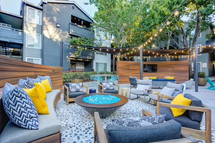 Pool seating