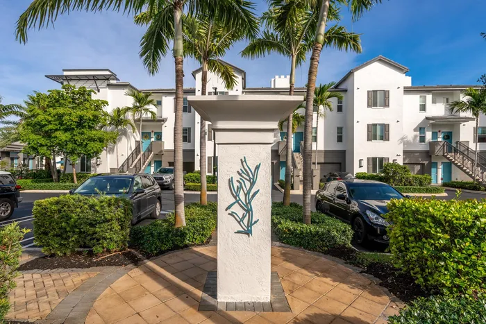 Exterior view of pet friendly apartments in Delray Beach FL.