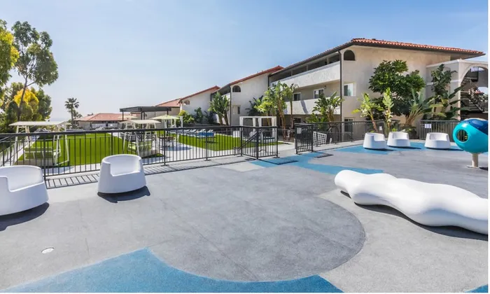 Outdoor Deck + Lounge