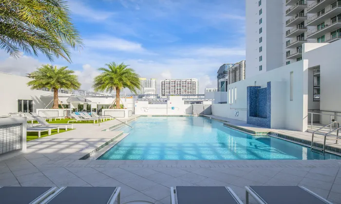 A rooftop pool atop apartments for rent near Miami Beach.