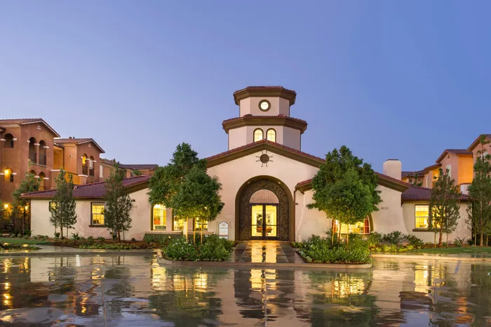 Viano at Riverwalk Leasing Center