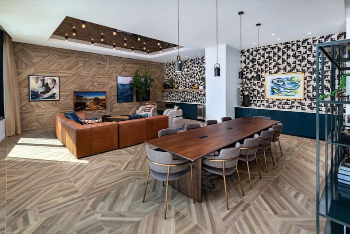 Aqua Lounge