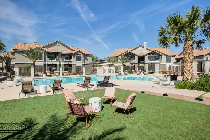 Pool Lounge