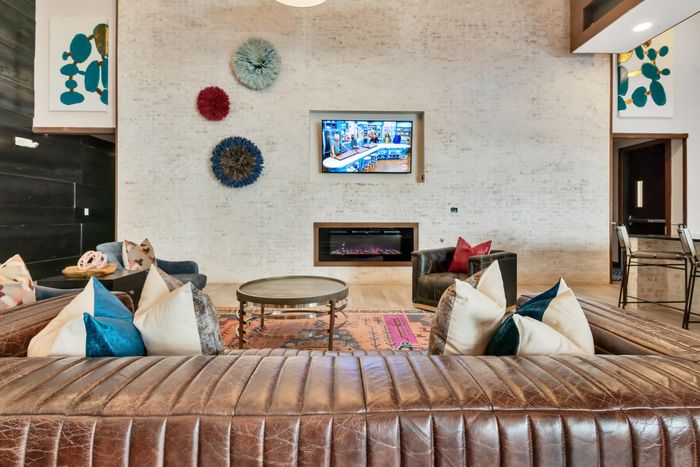 Resident Lounge- decor