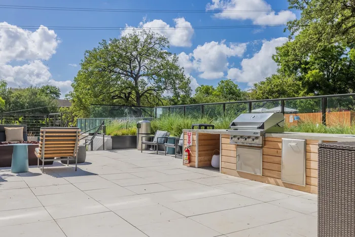 Outside Seating and Grill | 1155 Barton Springs