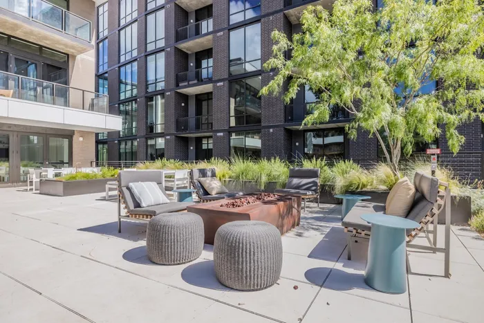 Outside Seating and Grill | 1155 Barton Springs