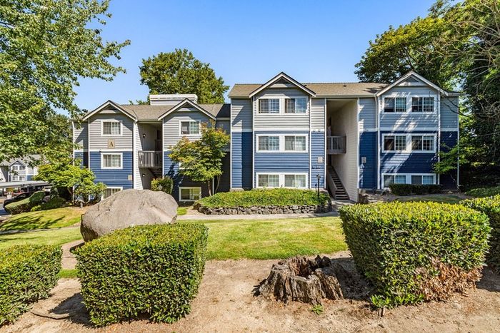 exterior with grassy lawn