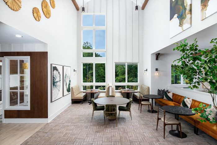 elan sweetwater creek clubhouse lounge