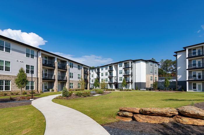 elan sweetwater creek apartment exterior