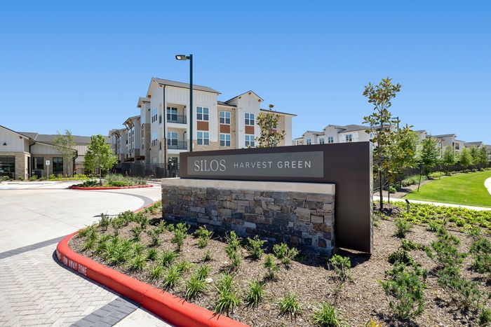 Silos Harvest Green ID Sign