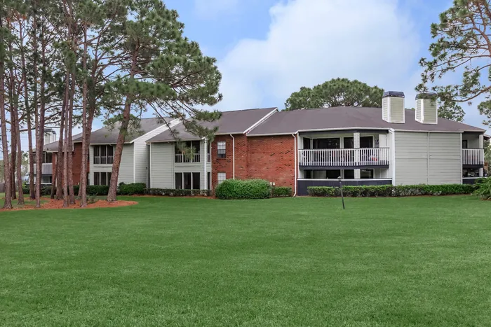 Exterior view of an apartment complex in Clearwater, FL