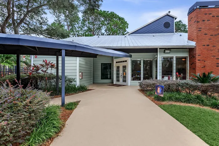 Exterior view of an apartment complex in Clearwater, FL