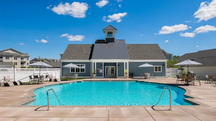 Pool looking at Pool house