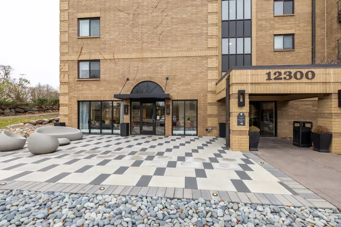 Avana Minnetonka exterior