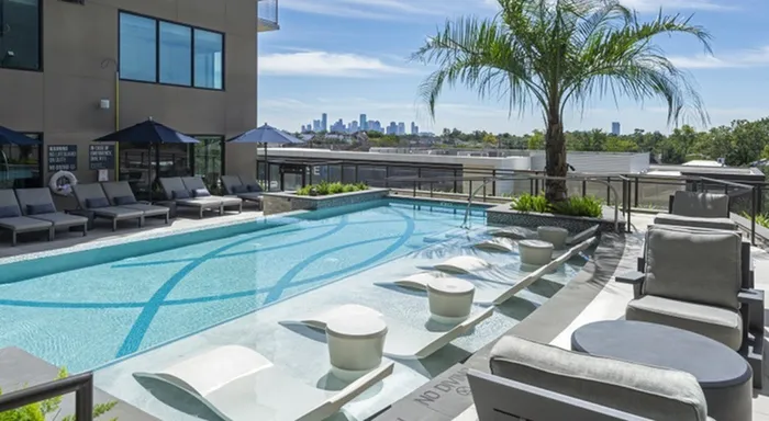 Sparking Pool