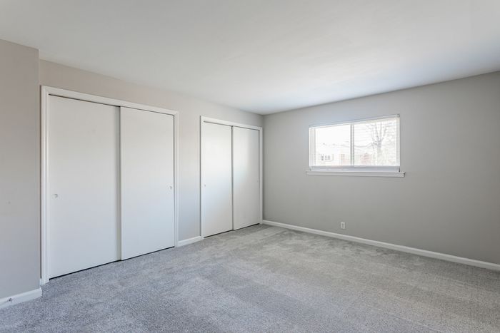 bedroom with carpet