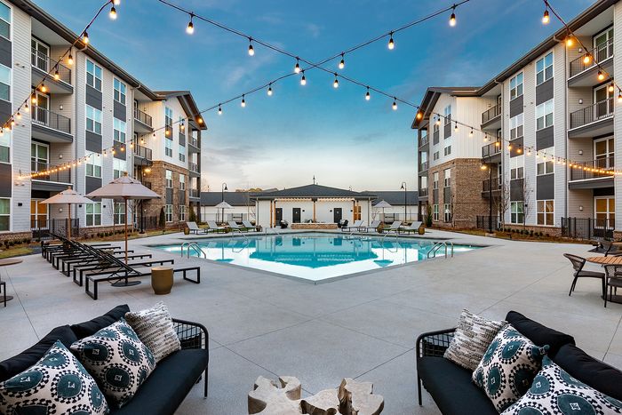 Poolside Lounge
