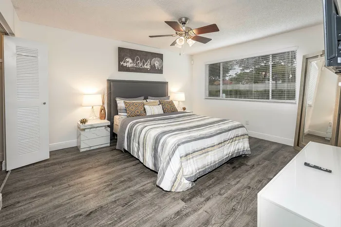 Unit bedroom