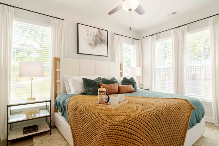 primary bedroom with ceiling fan